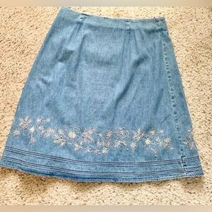 Skirt Christopher & Banks woman’s size 12 jean denim embroidered & beads